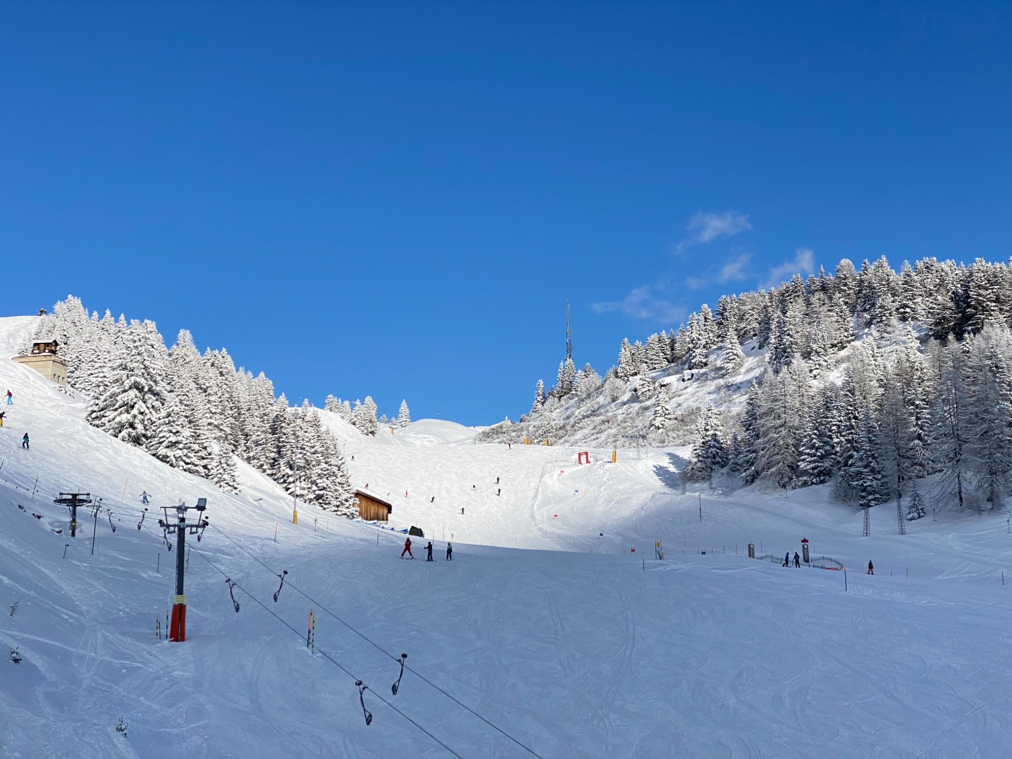 Verschneite Skipiste auf der Riederalp